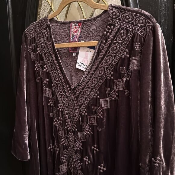 Johnny Was by JWTA Shoba Velvet
Coffee Bean Tunic - XS - NWT - Picture 10 of 15